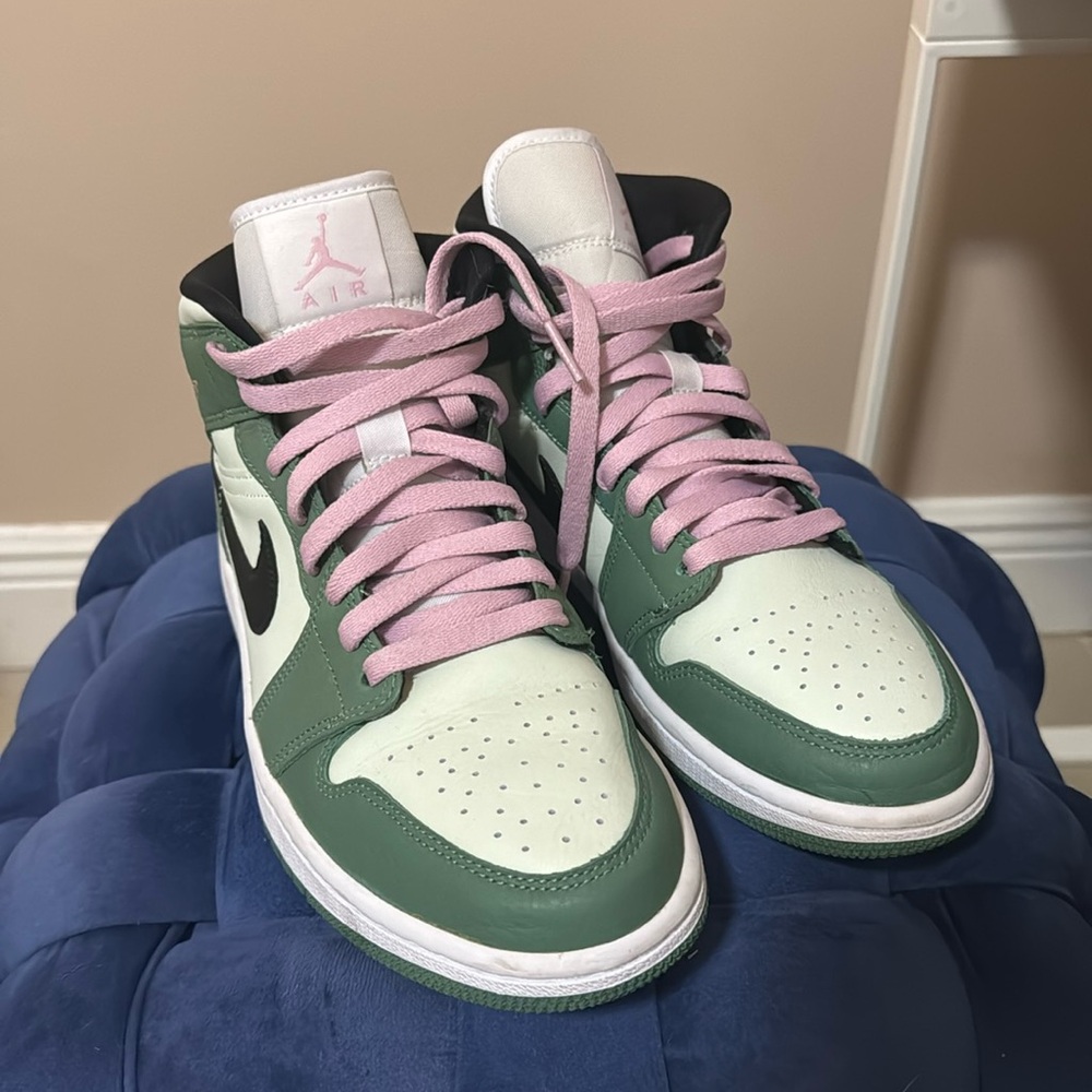 Women’s Mid Air Jordan’s 1s (Dutch Greens)
